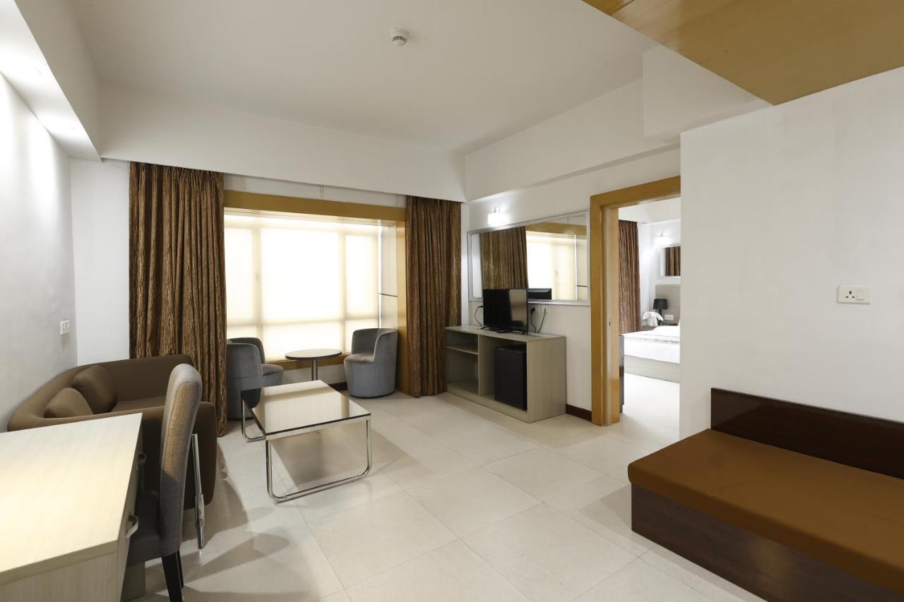 Aristocrat Hotel Kolkata Exterior photo