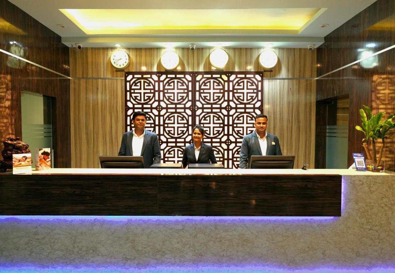 Aristocrat Hotel Kolkata Exterior photo