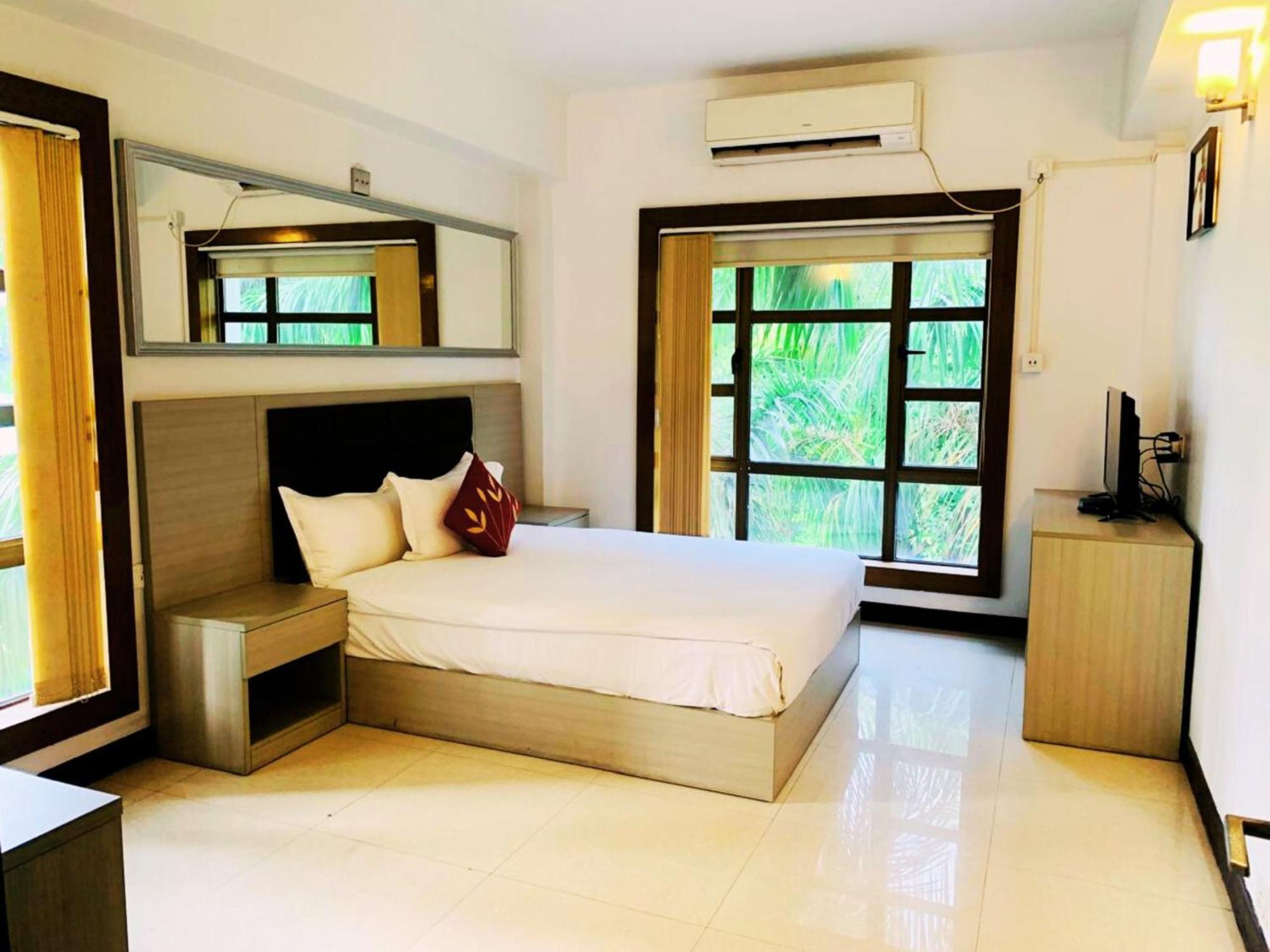 Aristocrat Hotel Kolkata Exterior photo