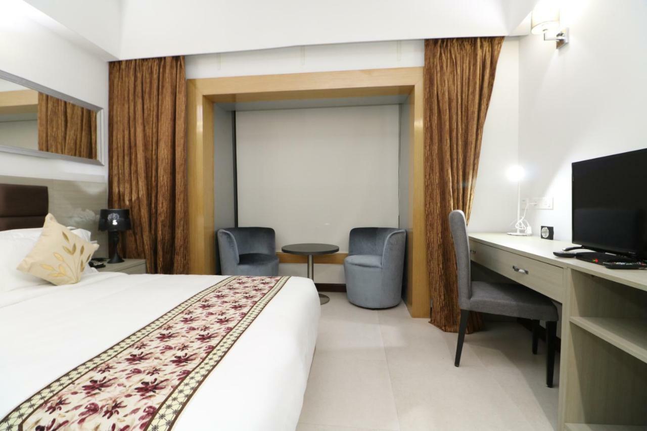 Aristocrat Hotel Kolkata Exterior photo