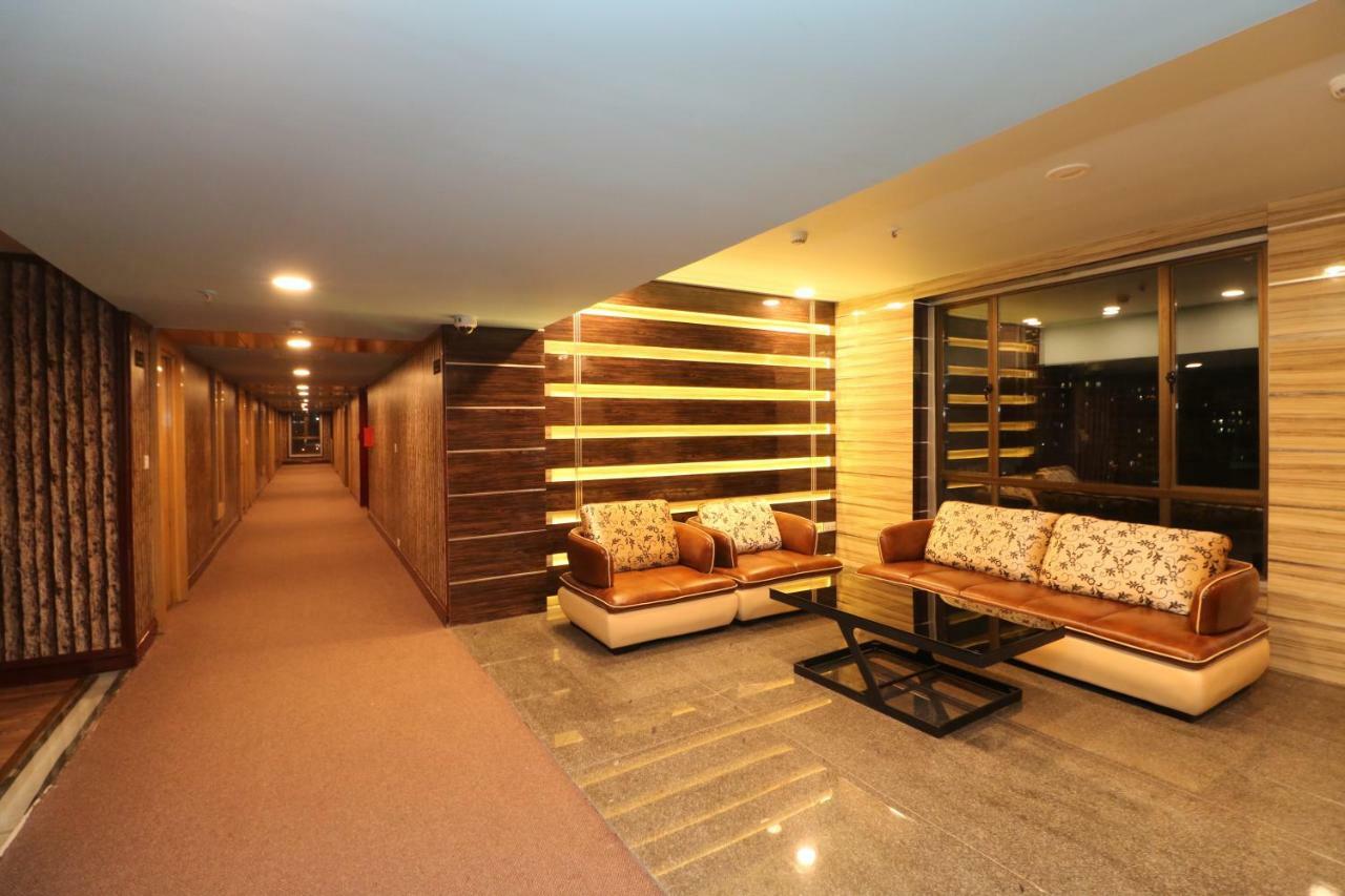 Aristocrat Hotel Kolkata Exterior photo