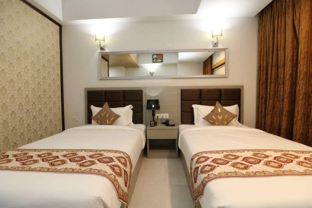 Aristocrat Hotel Kolkata Exterior photo